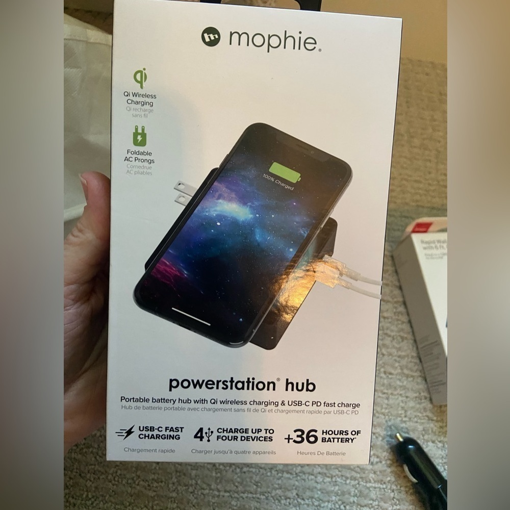 NIB Mophie charging powerstation- wireless and fast charging for up to 4 devices